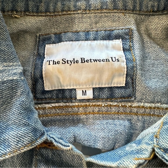 The Style Between Us women's oversized medium distressed jean jacket - Picture 3 of 4